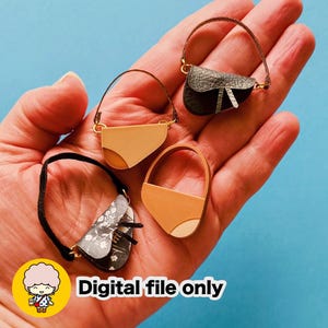 Puede incluir: Cuatro mini bolsos de mano en varios diseños y colores, incluyendo negro, beige y estampados. Cada bolso tiene un asa y detalles únicos. La imagen incluye el texto "Digital file only" en letras blancas sobre fondo amarillo.