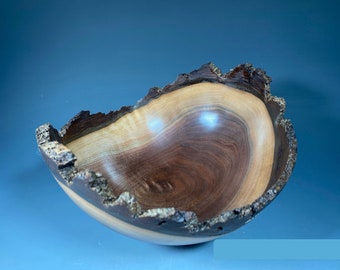 Black Walnut G+ Bowl #15536 made by Smithsonian Artist, David Walsh***
