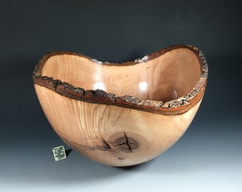 NORWAY MAPLE G++ bowl #15179 made by Smithsonian Artist, David Walsh.