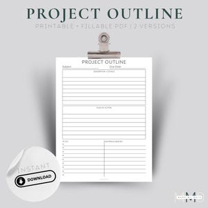 Puede incluir: Un esquema de proyecto imprimible blanco con el texto "PROJECT OUTLINE" y "PRINTABLE + FILLABLE PDF | 2 VERSIONS" en verde. El documento está sujeto por un clip plateado. Una pegatina blanca con "INSTANT DOWNLOAD" está en la parte inferior izquierda.