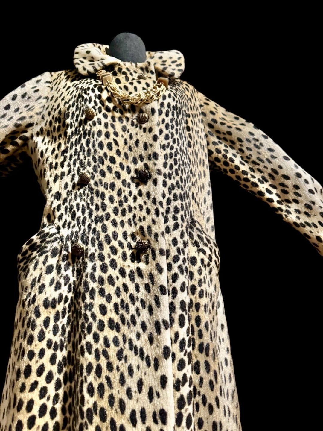 Oversized Cheetah Print Vintage Coat Glossy Detail
