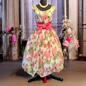 ☆Ted Baker☆ フローラルレースエレガントドレス・DARLEI♪ クラシカルレース ボックスプリーツ サテンドレス ラベンダー
