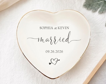 Custom Name Wedding Date Ring Dish, Personalized Couple Jewelry Tray, Arrow Heart Married Design Bridal Shower And Wedding Gift