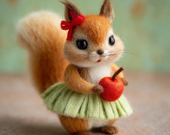 Needle Felt Squirrel Figurine, Handmade Wool Woodland Animal, Cottagecore Shelf Decor