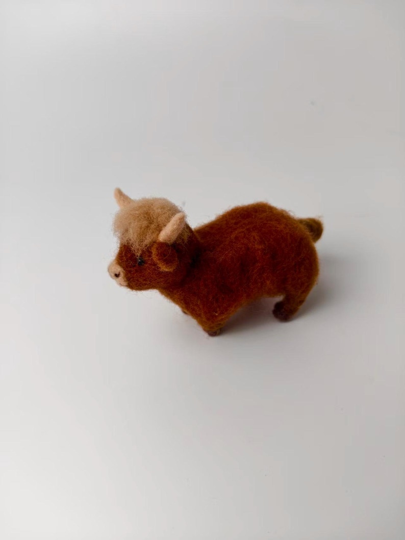 Figurine vache Highland en feutre aiguilleté, décor d'animaux de ferme en laine fait main image 7