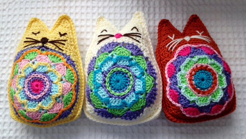 Karmic Kitty Téléchargement instantané Mascotte de motif au crochet en vedette dans l'exposition mondiale d'art Amigurumi PP-425602 image 1