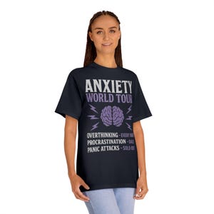 Koszulka z motywem trasy koncertowej Anxiety World Tour | Koszulka z motywem nadmiernego myślenia, prokrastynacji i ataków paniki