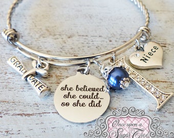 2026 Nichte Graduation Armband-Sie glaubte, sie könnte so sie tat-Schmuck für Mädchen Abschluss-Abitur, College-Grad Geschenk-Tochter