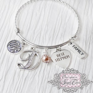 Stiefmoeder geschenken, stiefmoeder sieraden, Bangle Armband, Charme Armband, Gepersonaliseerde Bangle- Best Step moeder Armband, Love Family- Geschenken voor stiefmoeder