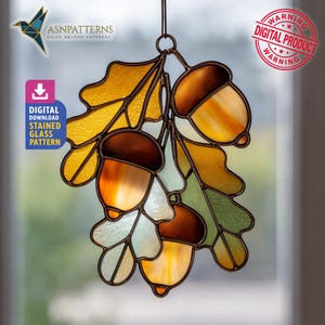 Motivo in vetro colorato con ghiande e foglie, modello di acchiappasole con ghiande, arredamento per la casa, idea per progetti artigianali da regalare