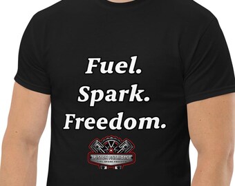 ピストン・ペイトリオッツ 燃料。火花。自由。ユニセックス クラシックTシャツ 愛国的