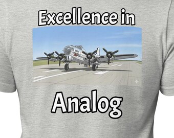 エクセレンス・イン・アナログ・ピストン・ペイトリオッツ ユニセックスTシャツ