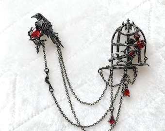 Broche gótico de cadena con forma de cuervo y jaula de pájaros - Pin de solapa de cristal rojo oscuro