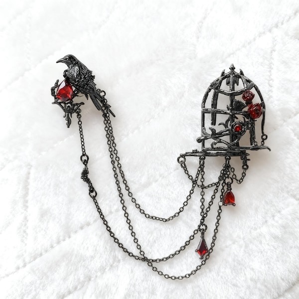 Broche chaîne gothique corbeau et cage à oiseaux - Épinglette foncé en cristal rouge