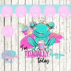 Puede incluir: Una rana turquesa con una corona y sosteniendo una taza rosa con un diseño de donut. La rana está sentada sobre un fondo rosa con purpurina dorada y el texto "I'm TOADALLY draggin' today".