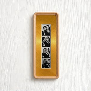 Marco de fotomatón de madera maciza hecho a mano, 8 colores de paspartú, listo para colgar en tiras de fotos.