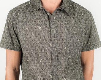 Psychedelic Beehive Men Button Up Shirt In Black, Short Sleeve Button Down Shirt