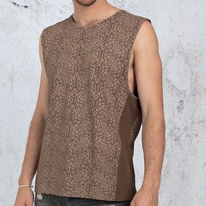 Camiseta sin mangas para hombre en marrón: serigrafía tribal psicodélica, ropa de yoga, hombres ardientes, camiseta sin mangas de yoga