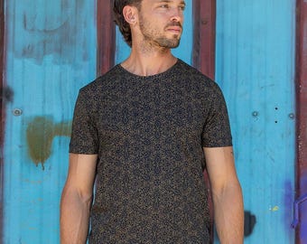 Black and Gold All Over Print Men's T-Shirt, Psychedelic Yoga Shirt