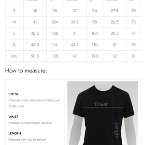 Pu&ograve; includere: Tabella delle taglie per una t-shirt con misure in pollici e centimetri. La tabella mostra le taglie S, M, L, XL e XXL con le misure di petto, vita e lunghezza corrispondenti.