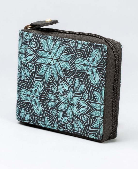 Geometric wallet outlet