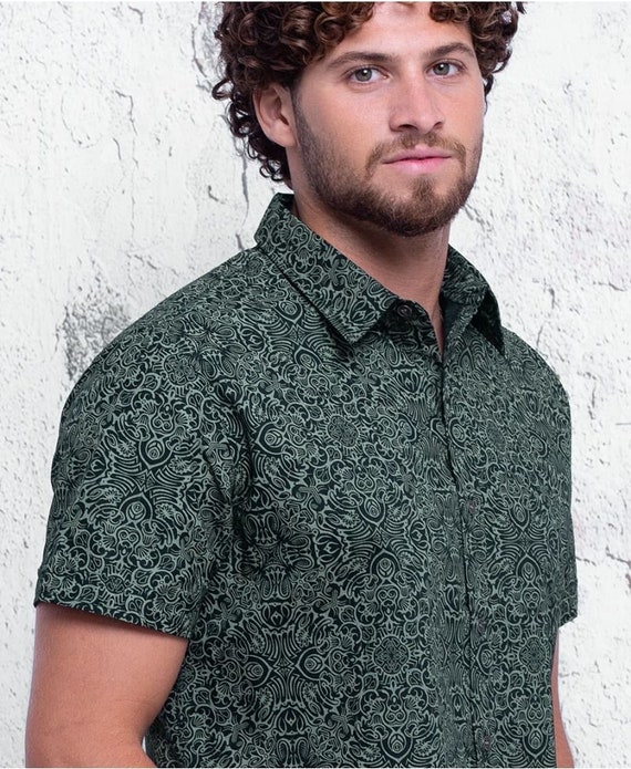 Camicia abbottonata fino hotsell al collo uomo