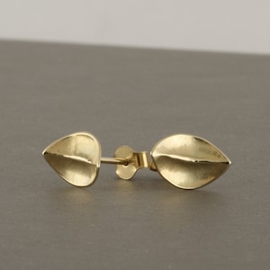 14k Gold Stud Earrings, Solid Gold Earrings, Gold Leaf Earrings, Gold Leaf Stud Earrings, Hammered Gold Earrings, Leaf Studs