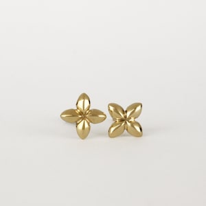 Solid Gold Stud Earrings, 14k Gold Earring, Gold Flower Stud Earrings, Gold Studs