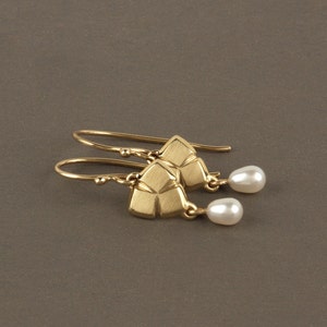 Solid 14k gold earrings, Pearl gold earrings, dangle pearl earrings, Triangle earrings, White Freshwater Pearl fine jewelry earrings