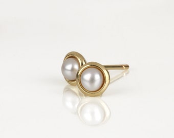 Pearl gold Earrings, Pearl Stud Earrings, 14k solid Gold Stud Earrings, Small Pearl Earrings, Round Studs, June Birthstone Jewelry