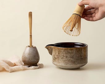 Wabi Sabi Matcha Tee Set: Katakuchi Schüssel, Bambus Schneebesen, Keramik Halter