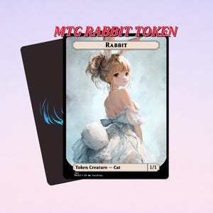 Könnte beinhalten: Eine Magic: The Gathering Rabbit Token Karte mit einer Fantasy-Illustration einer Frau mit Hasenohren und einem flauschigen Schwanz, die ein weißes Kleid trägt. Der Text "MTG RABBIT TOKEN" steht oben auf der Karte.