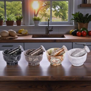 Mortel och stötset i onyxmarmor | Handgjord örtkvarn i sten | Kryddkross i marmor