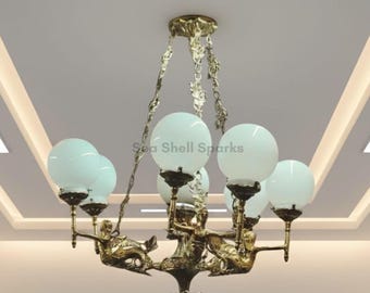 ビクトリア朝のアールデコ調マーメイドシャンデリア | 真鍮＆ミルクガラス