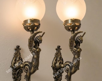 アールデコ調真鍮製壁付け燭台、フロストドームガラスのペア