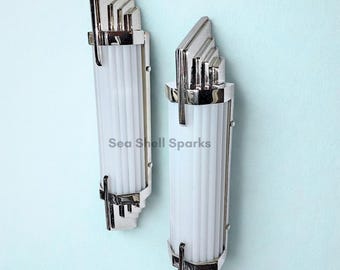 Paar Art-Deco-Wandleuchten in Nickel-Messing-Chrom-Optik | Maritime Milchglaslampe