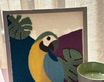 Painel de parede feito à mão com agulha de punção: Arte tufada artesanal, painel de parede feito à mão com agulha de punção – Papagaio tropical e folhas de Monstera