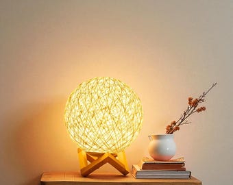 Modern LED-bordslampa i rotting med boll | Massiv träbas | Minimalistisk sängbordslampa | Sovrum | Vardagsrum | Skrivbordsdekorationslampa