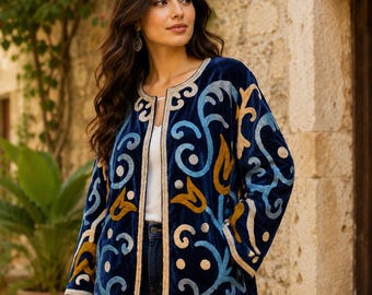 Chaqueta de terciopelo Suzani hecha a mano, estilo bohemio, bordada, forrada de algodón, ideal para festivales. Regalo de lujo para mujer.