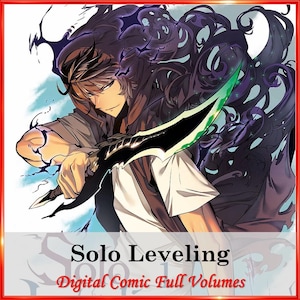 Puede incluir: Portada de cómic digital con un personaje que empuña una espada negra y verde. El personaje lleva una chaqueta con capucha. El texto "Solo Leveling" y "Digital Comic Full Volumes" se muestra en la parte inferior de la imagen.