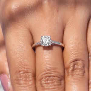 1.05 CT Round Cut Lab-Grown Diamond Engagement Ring – F Colorless, VS+ Clarity | Elegant Solitaire or Classic Setting for Proposal, Wedding