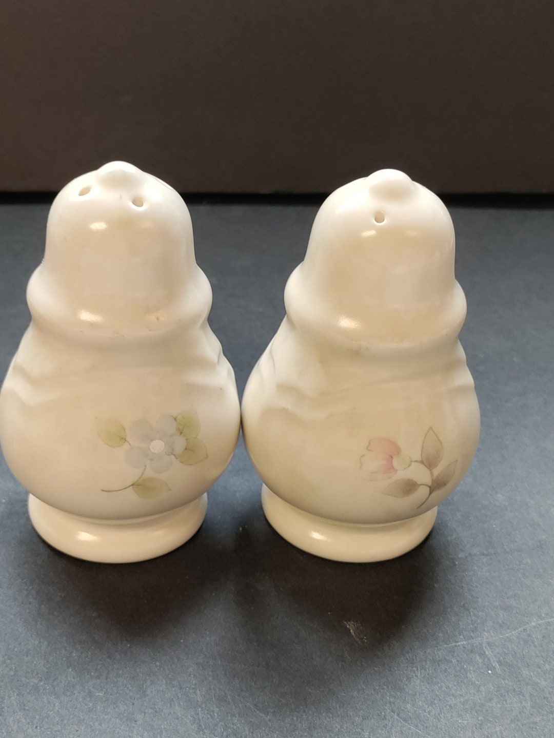 Graff Tea Pfaltzgraff Tea Rose Salt and Pepper Shakers Vintage Like New - Etsy