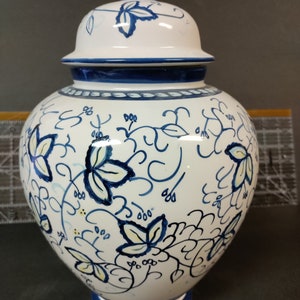 Vintage Huge lidded Asian temple jar bright blue and white design jar Ginger jar excellent