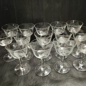 14 oz plastic wine glass Two Tone 9oz Pink/Clear Plastic Wine Goblets