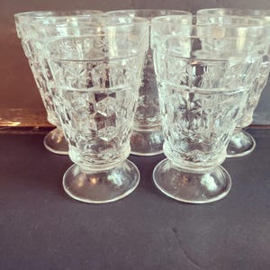 Set van 5 vintage helderglazen sokkelglazen, geperst glas met starburst-patroon, vintage ijstheeglazen, dessertglazen