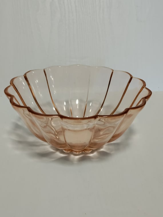 Vintage Pink Depression Glass Scalloped Quart Serving Bowl