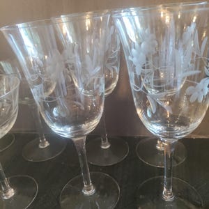 Set of 4 water goblets crystal 7.75 inch excellent Gray Cut Flowers, Leaves, Smooth Stem