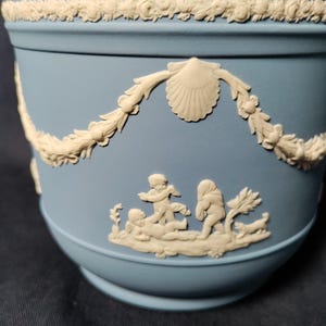 1960s Cream Color on Lavender (Pale Blue) Jasperware by Wedgewood Planter/ Cashepot large trojan mug