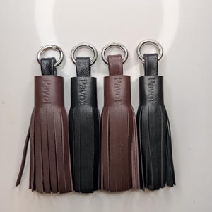 Porte-clés / Pompon Franges Cuir Gris Et Vert - Marque Patrullero - Neuf Avec étiquettes - Fabriqué En France