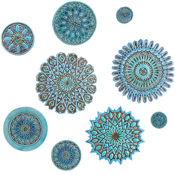 Art mural marocain en céramique - Ensemble de 9 cercles sculptés turquoise de tailles différentes - Carreaux de céramique - Art mural turquoise